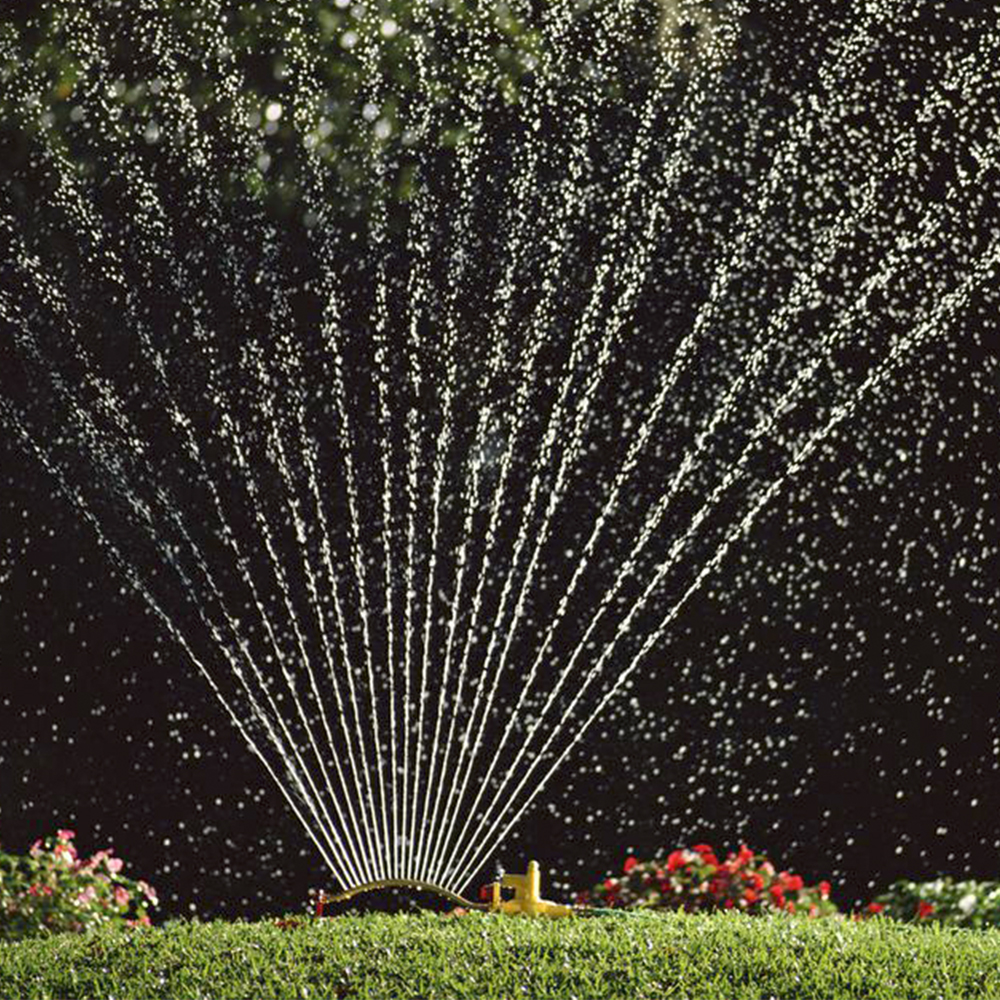 sprinkler-watering-lawn_SQ